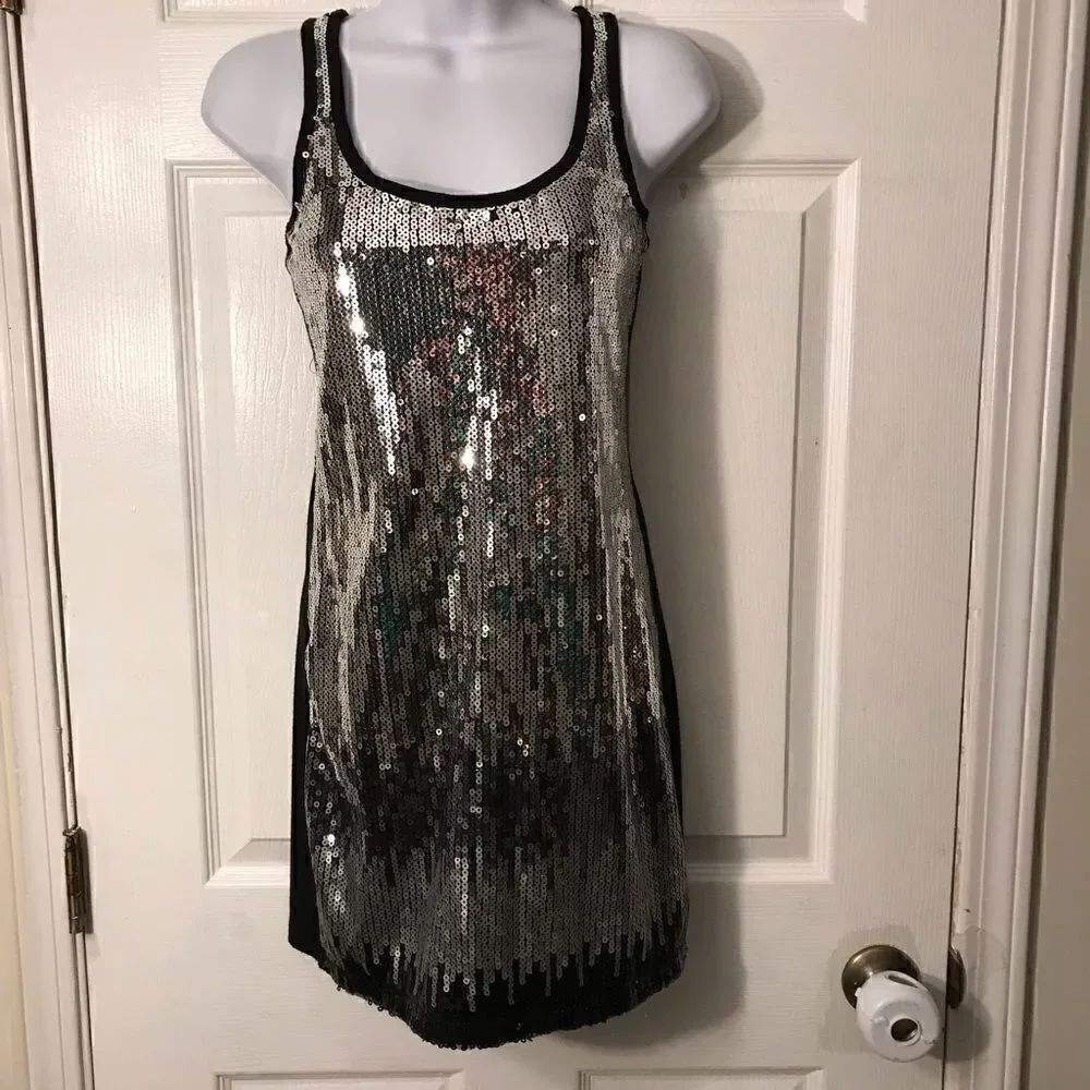 XS Lots of Love Sequined Form Fitting Dress! - Picture 2 of 9